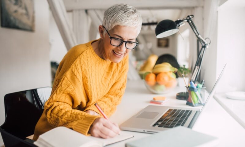 senior woman using a laptop to learn about associations